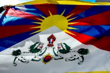 Vlajky pro Tibet opět vlají nad Českem. Připomínají agresi čínského režimu