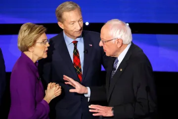 Poslední demokratické debatě před primárkami vévodil Sanders