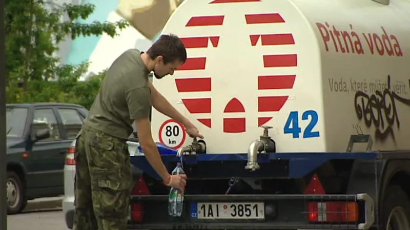 Cisterny zásobují obyvatele Dejvic a Bubenče pitnou vodou