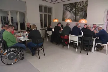 Dánští veteráni hledají pochopení ve speciálních kavárnách, centra vznikají i v Česku