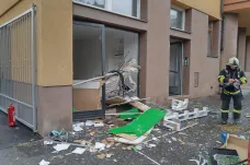 Exploze v centru Hradce Králové poničila přízemí domu a zranila dva lidi