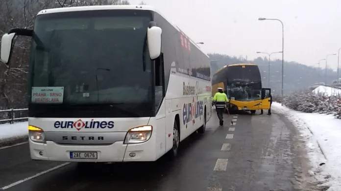Nehoda dvou autobusů v Brně