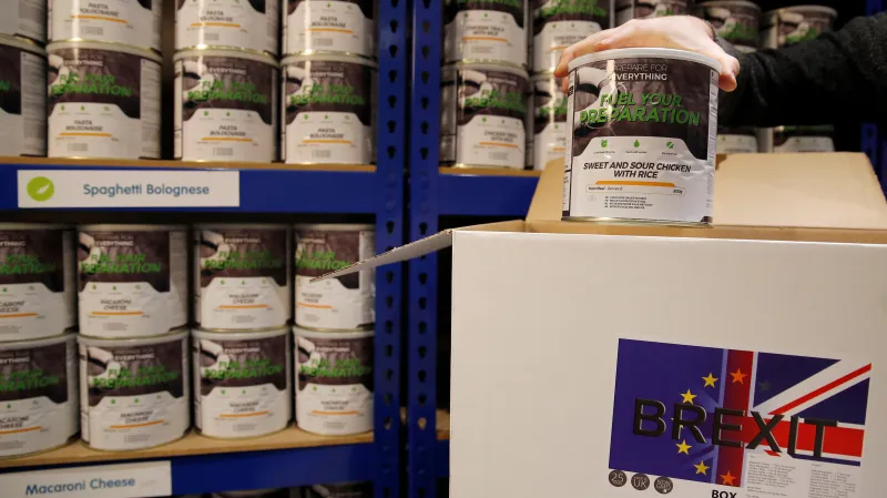 Krabice „poslední záchrany“ má Brity uchránit před kolapsem zásobování