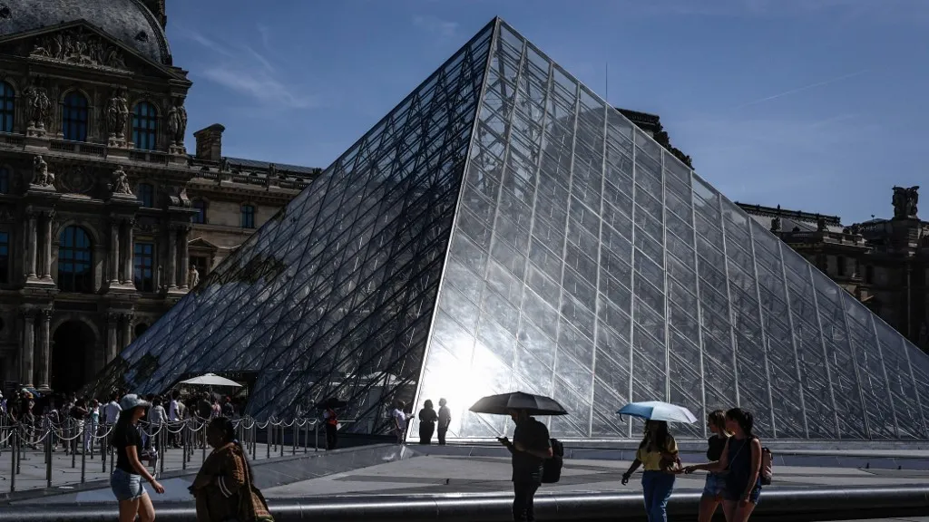 Pařížský Louvre