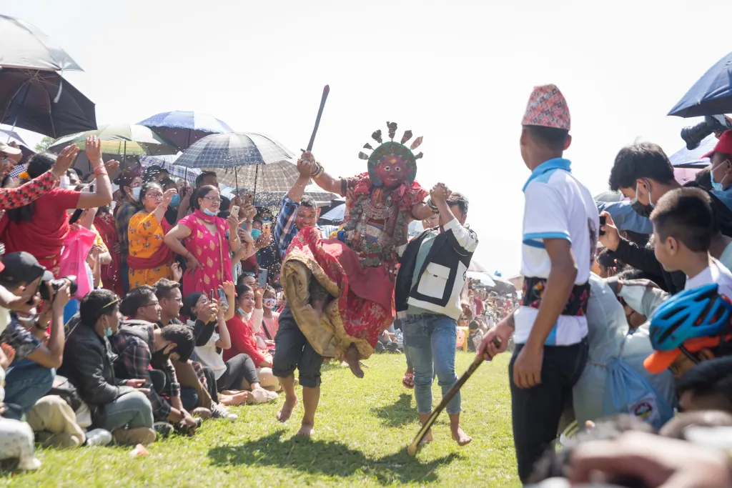 Festivalu Šikali Jatra v nepálském Pátanu vévodí ozdoby, masky a kostýmy, které jsou zasvěceny hinduistickým bohům