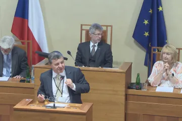 Senátoři souhlasili se jmenováním Přibáně a Langáška ústavními soudci