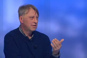 Jáchym Topol o Rudých Khmerech: Věřili, že lepší svět připraví tím, že zničí ten starý