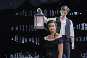 Recenze: Lucerna v Dlouhé svítí národu na cestu