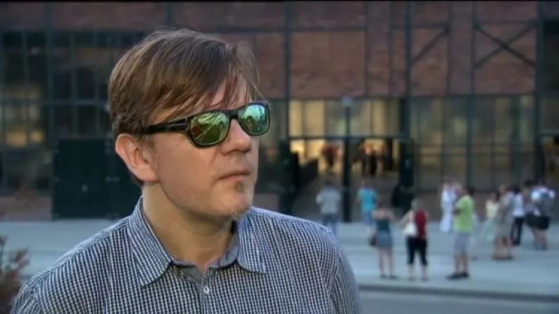 Zpěvák utrpěl při potyčce na Stodolní poranění mozku