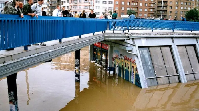 Zaplavená stanice metra Vltavská