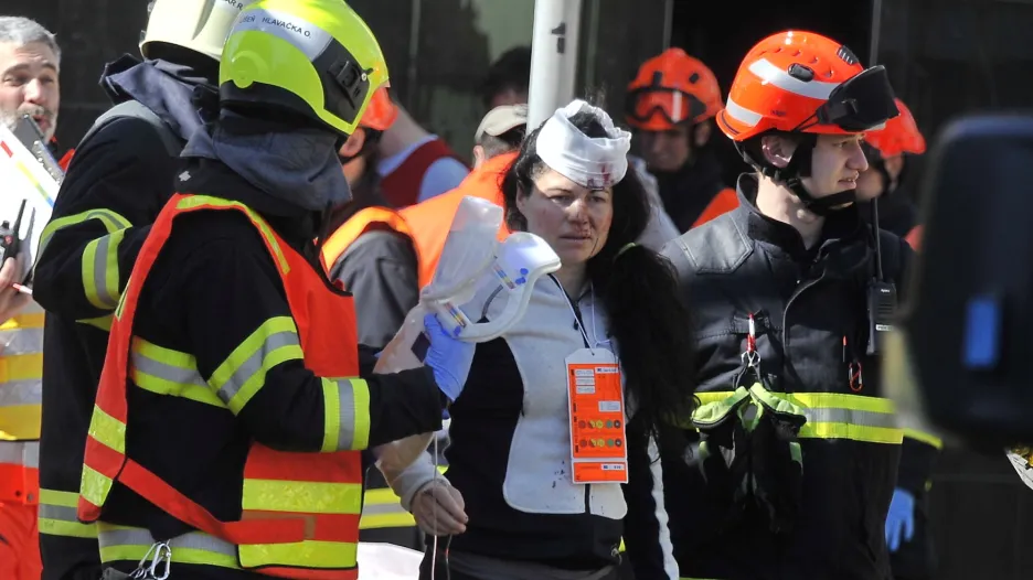 Zraněná žena při nehodě trolejbusu a tramvaje v Brně