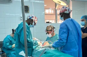 Náročné operace ve složitých podmínkách. Čeští zdravotníci dokončili misi v Senegalu