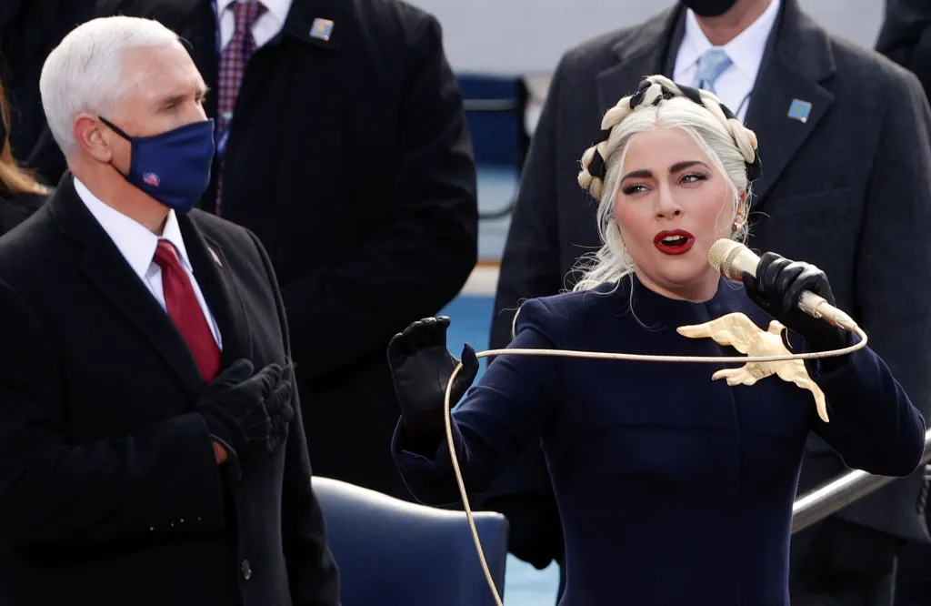 Americkou hymnu na inauguraci Joea Bidena zpívala Lady Gaga