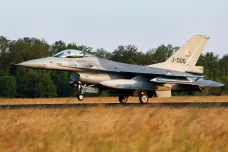 Biden schválil výcvik ukrajinských pilotů pro F-16, podle Kyjeva by mohl začít ještě v srpnu