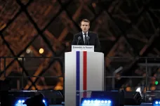 Macron je novým prezidentem Francie. Gratulace přicházejí z celého světa