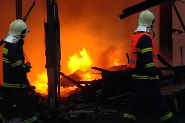 Hasiči dostanou k platu tisícovku za riziko. Víc peněz čeká i policisty