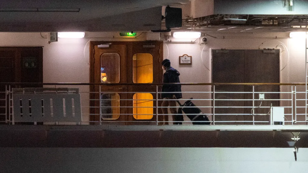 Evakuace turistů z lodi Diamond Princess