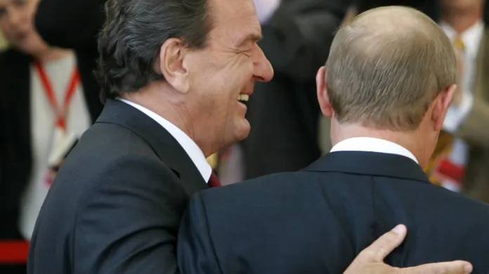 Schrödera pojí s Putinem dlouholeté přátelství