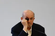 Za perzekuci kvůli přesvědčení. Salman Rushdie převzal cenu nesoucí Havlův odkaz 