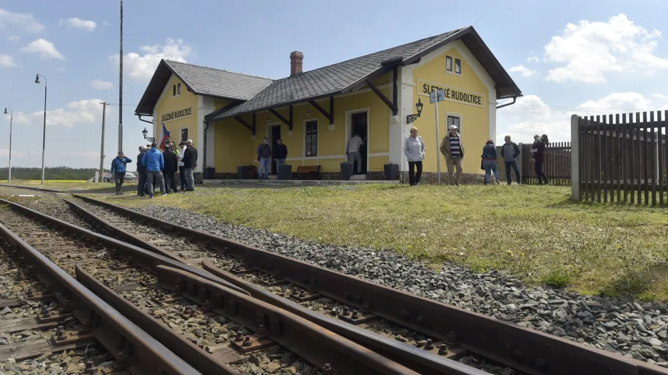 Opravené nádraží ve Slezských Rudolticích