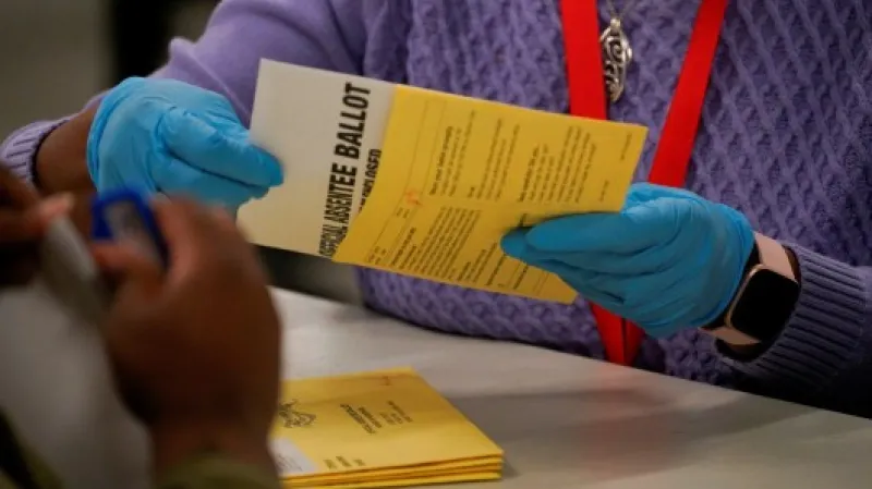 Sčítání volebních lístků ve Spojených státech,  Autor: Cheney Orr,  Zdroj: Reuters