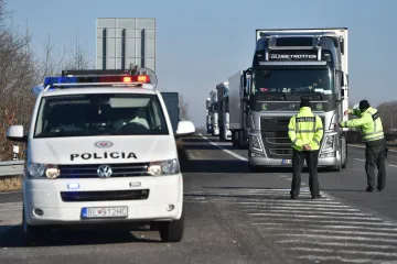 Slovenští autodopravci rozšíří protest na hranicích. Osobním autům a záchranářům bránit nechtějí