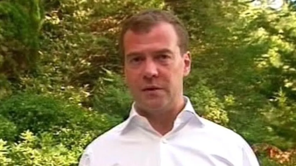 Dmitrij Medvěděv v zeleni