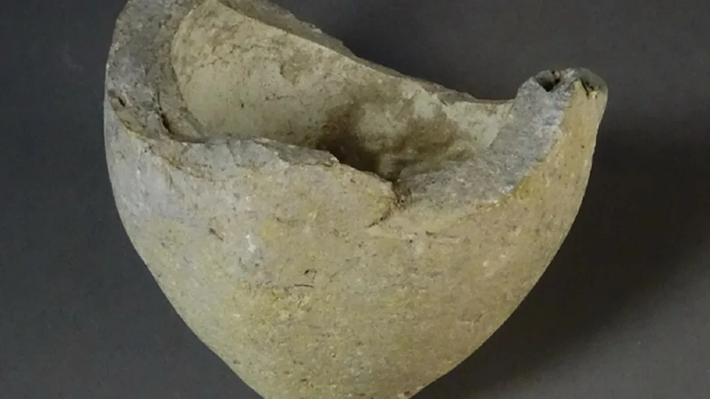 Keramický granát z Jeruzaléma