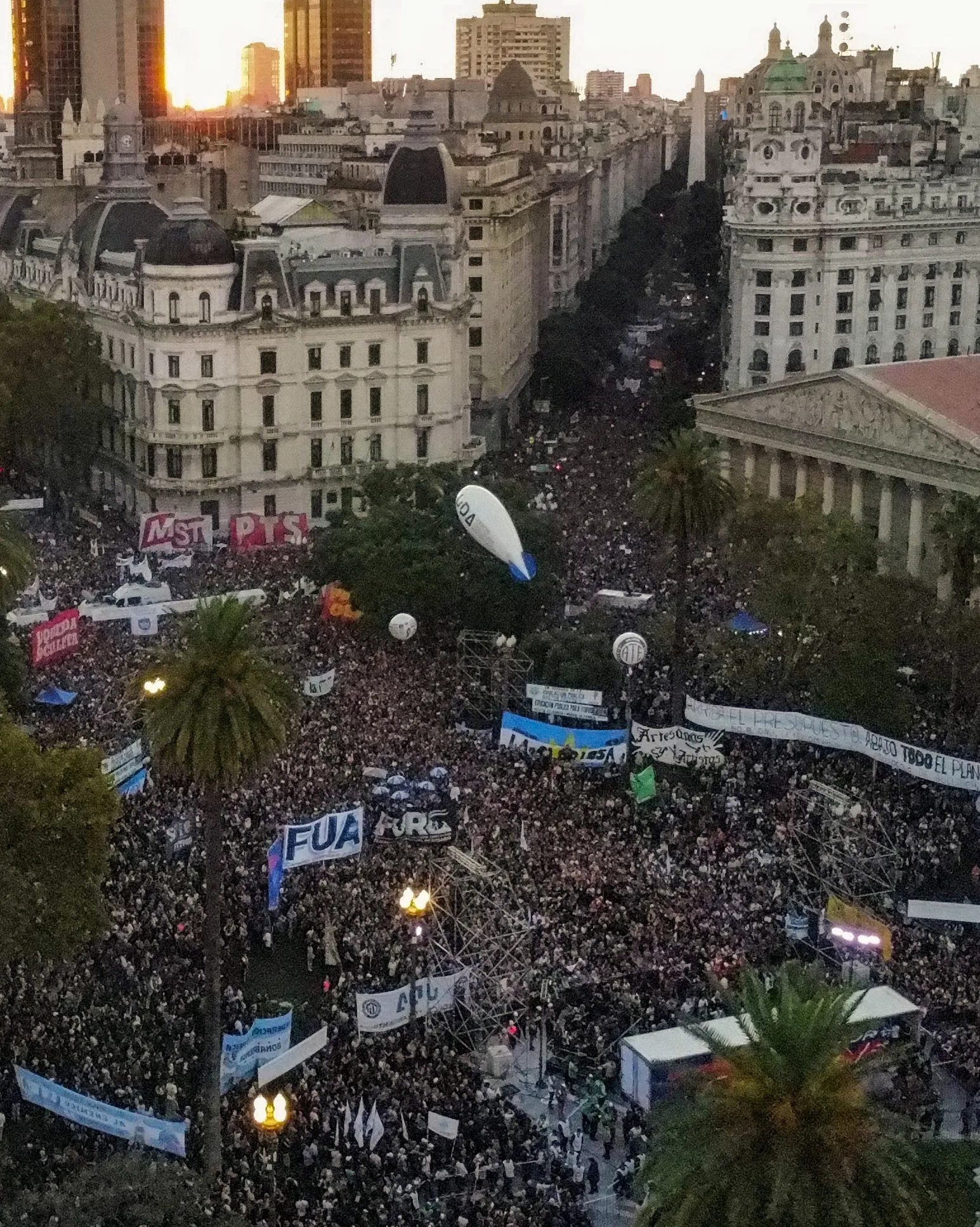 Škrty ve školství vyhnaly do ulic Argentiny stovky tisíc lidí. Prezident sází na drsnou terapii