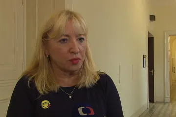 Žalobkyni Máchovou zprostil Pelikán dočasně funkce. Je obviněna v případu vynášení údajů