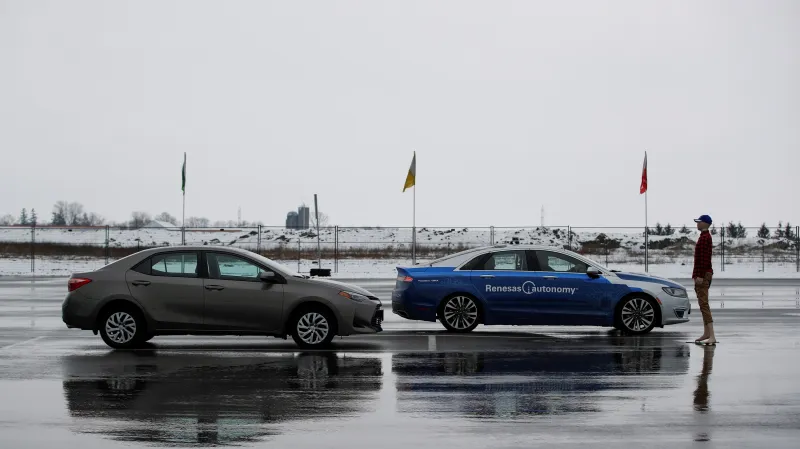 Samořiditelná auta na testovací dráze v Kanadě