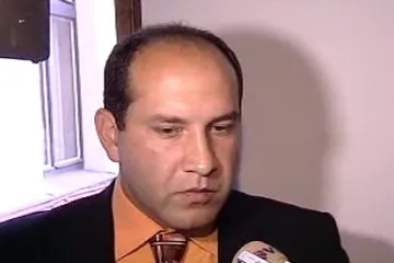 Reportéři ČT: Policista s medailí za hrdinství má jít do vězení, protože je Rom