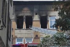 Příčinou požáru ve Vejprtech byla manipulace s otevřeným ohněm. Hořet začalo ve společenské místnosti