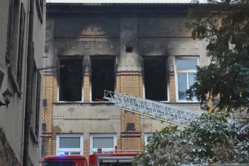 Policie zjišťuje, co způsobilo tragédii ve Vejprtech. Jeden člověk zůstává ve vážném stavu