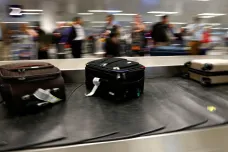 Kvůli problémům s odbavováním zavazadel se snaží pražské letiště sehnat brigádníky