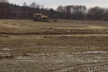 Úředníci kontrolovali převoz bahna z přehrady. Bude asi pokračovat