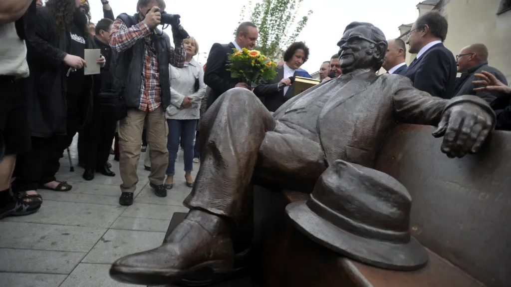 Lavička Josefa Škvoreckého