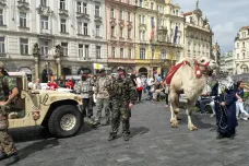Policie předčasně ukončila Konvičkovu akci. Vyděšení turisté se schovávali v restauracích
