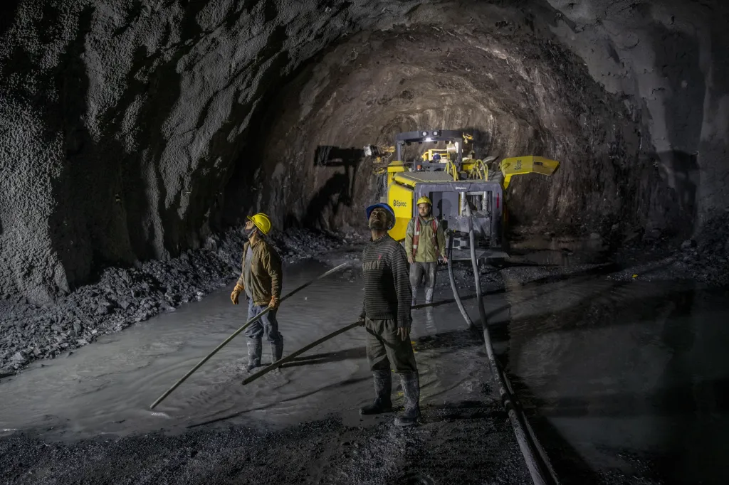 Stavba tunelu Z-Morh v regionu Ladak v indické části Kašmíru zajistí dopravní spojení mezi městy Kargil a  Šrínagar, které je v zimních měsících nedostupné a vytvoří spojnici do sousedního Pákistánu