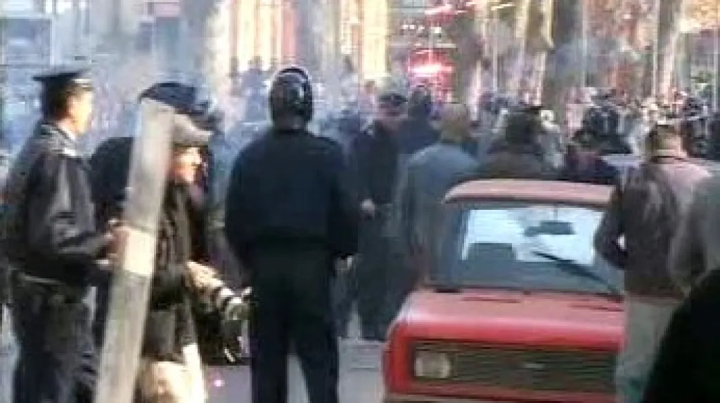 Demonstrující Srbové v Banja Luce