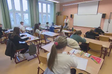 Vláda i kraje v situaci kolem nedostatku míst na středních školách selhaly, míní Pavel