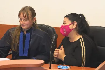 Žena s covidem jela bez roušky taxíkem. Soud jí vyměřil podmínku