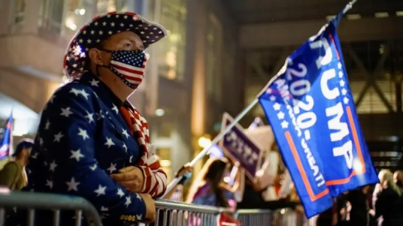 Podporovatelé Donalda Trumpa i Joea Bidena vyšli do ulic ve Filadelfii Zdroj: Reuters