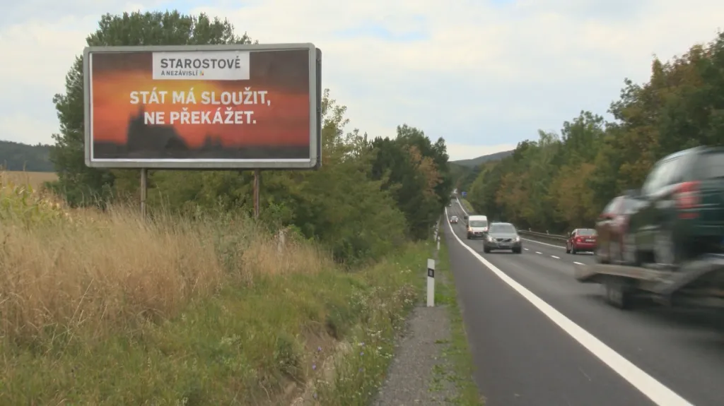 Billboardy od silnic zatím nemizí