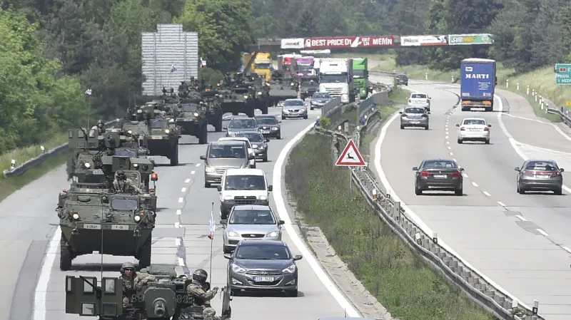 Americký konvoj na dálnici D1