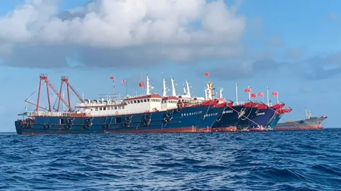 Čínské lodě u útesu Whitsun