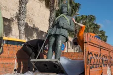 Španělsko odstranilo poslední sochu diktátora Franca
