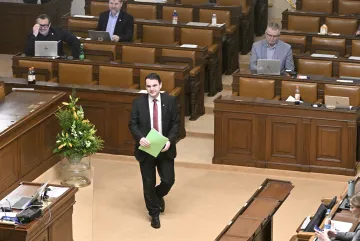 Sněmovna pokračuje v jednání o nedůvěře Babišově vládě