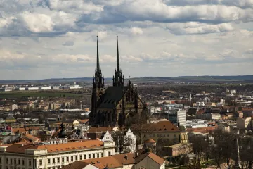 PŘEHLEDNĚ: Kam volat a kde hledat informace a pomoc ohledně koronaviru v Jihomoravském kraji