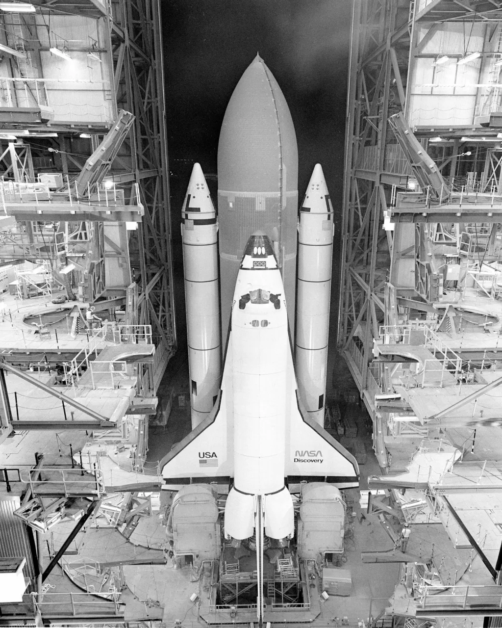 Technická příprava raketoplánu před prvním startem 30. srpna 1984